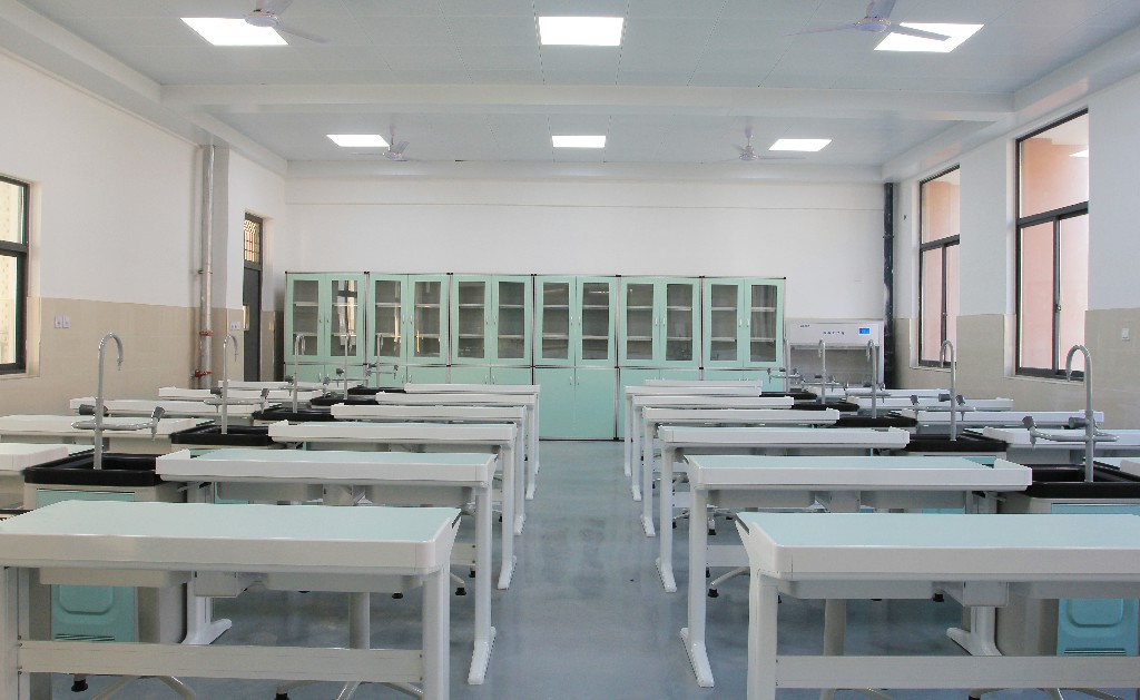 信陽大别山高級中學(xué)