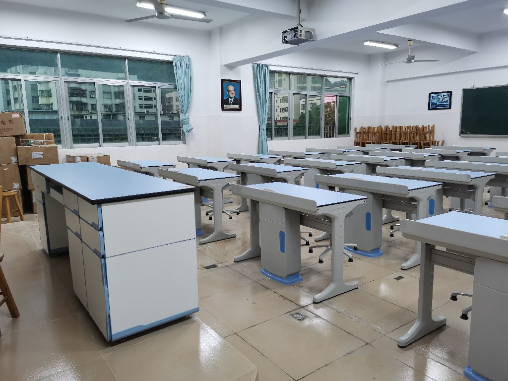 珠海市鬥門區第四中學(xué)-物理電學(xué)實驗室