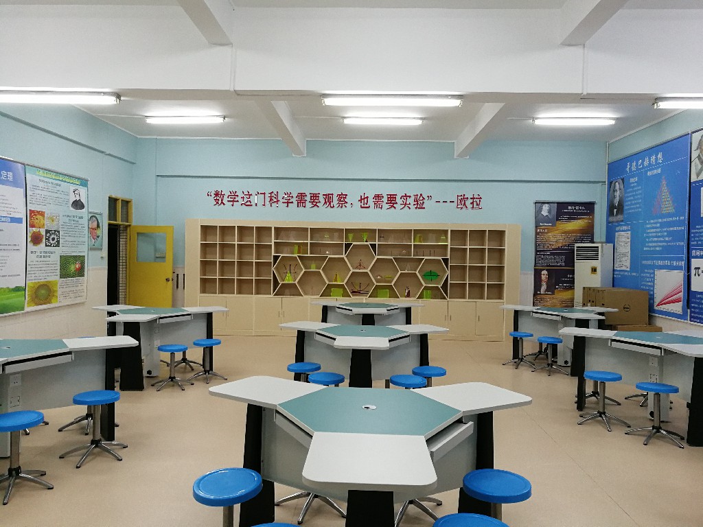 順德青雲中學(xué)數學(xué)實驗室