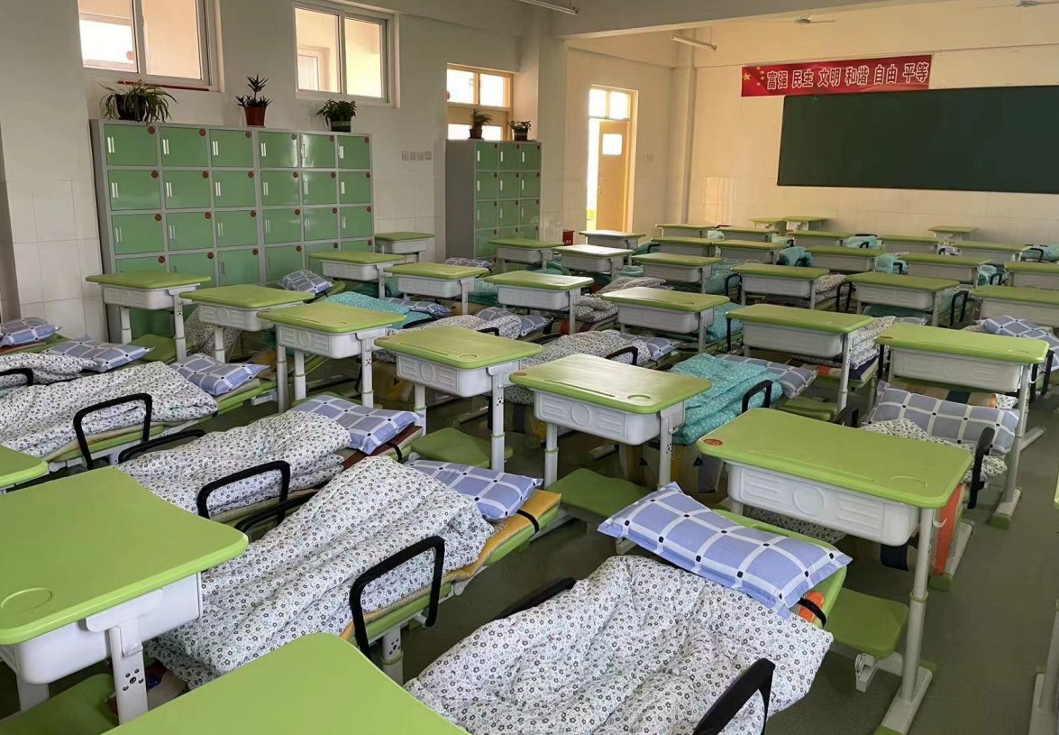 喜訊！長(cháng)宇科教午休課桌椅在黃埔兩(liǎng)所學(xué)校落成(chéng)。